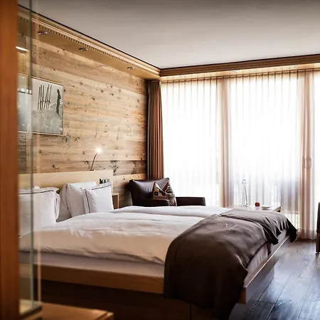 Relais & Chateaux Schoenegg زيرمات