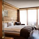 Relais & Chateaux Schoenegg צרמט