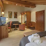 מלון Relais & Chateaux Schoenegg 4*