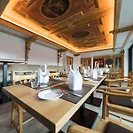 Relais & Chateaux Schoenegg מלון