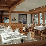 Relais & Chateaux Schoenegg מלון